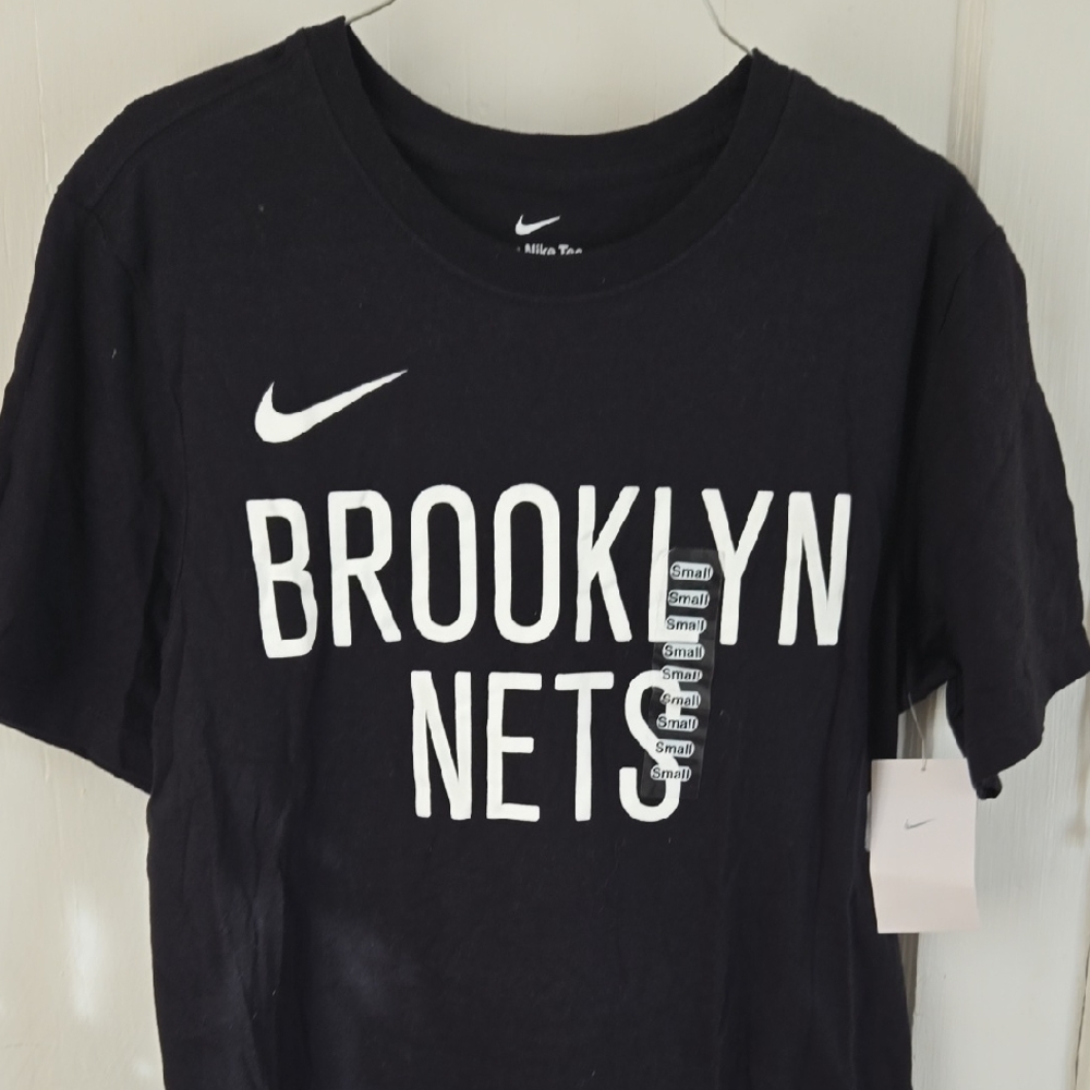 Nike Woman Black Brooklyn Nets Tee